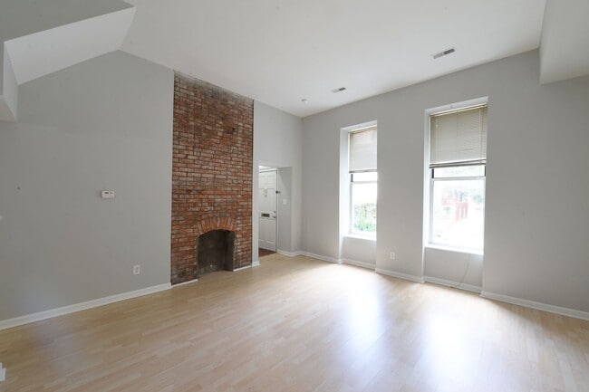 Building Photo - 1932 Senate St Unit 1932-A Senate Rental