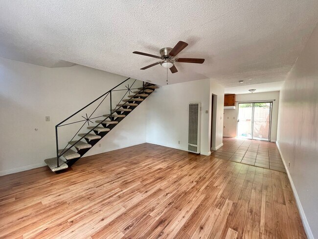 Photo - 315 E Avenue 31 Unit 4