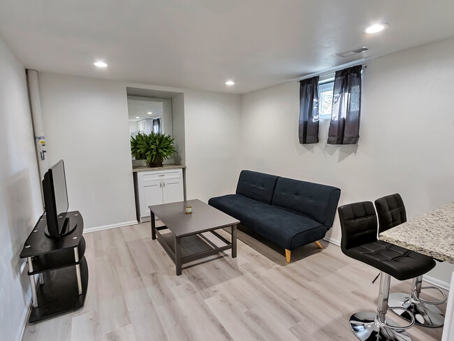 11160 Eaton St Unidad B