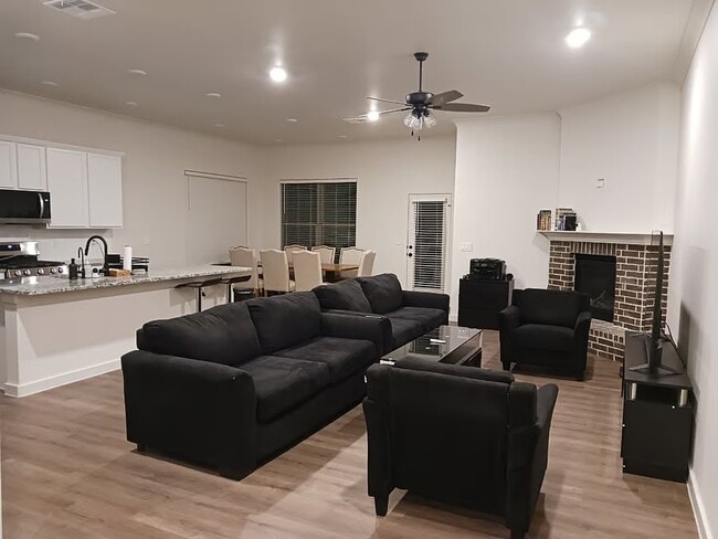 Photo - 2049 Dove Ave