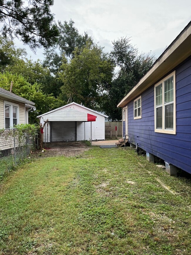 210 N Estelle St