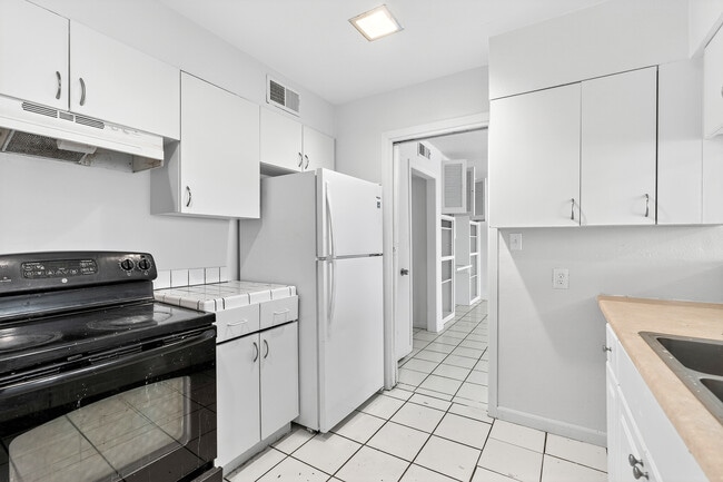 Photo - 202-244 W Shields Ave