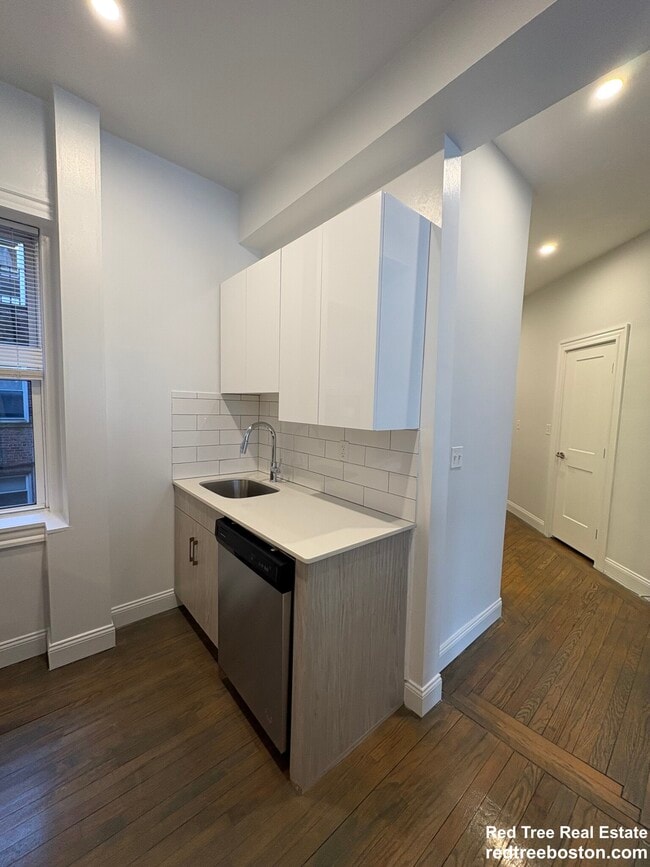 Photo - 19 Queensberry St Unit 4