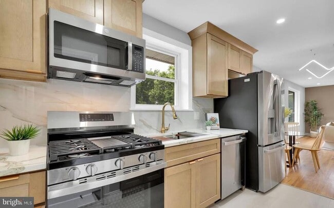Building Photo - 2129 Saranac St Rental