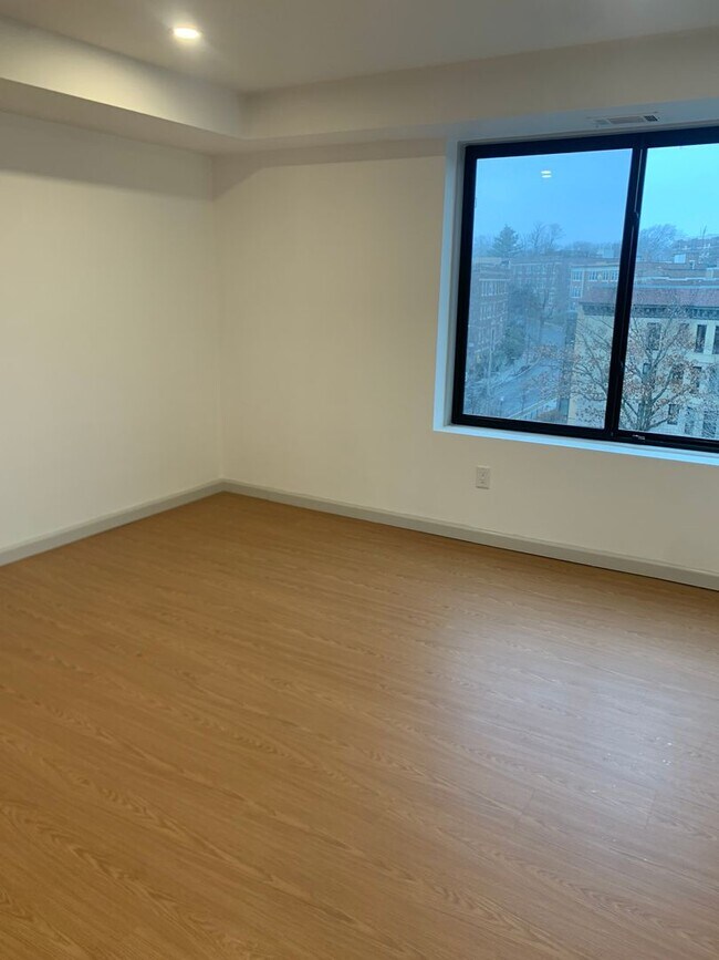 Photo - 1245 Beacon St