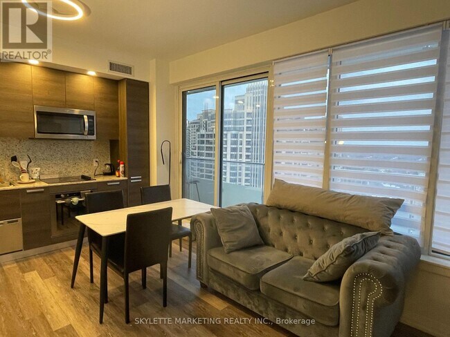 Photo - 75 Canterbury Pl Unit 2802