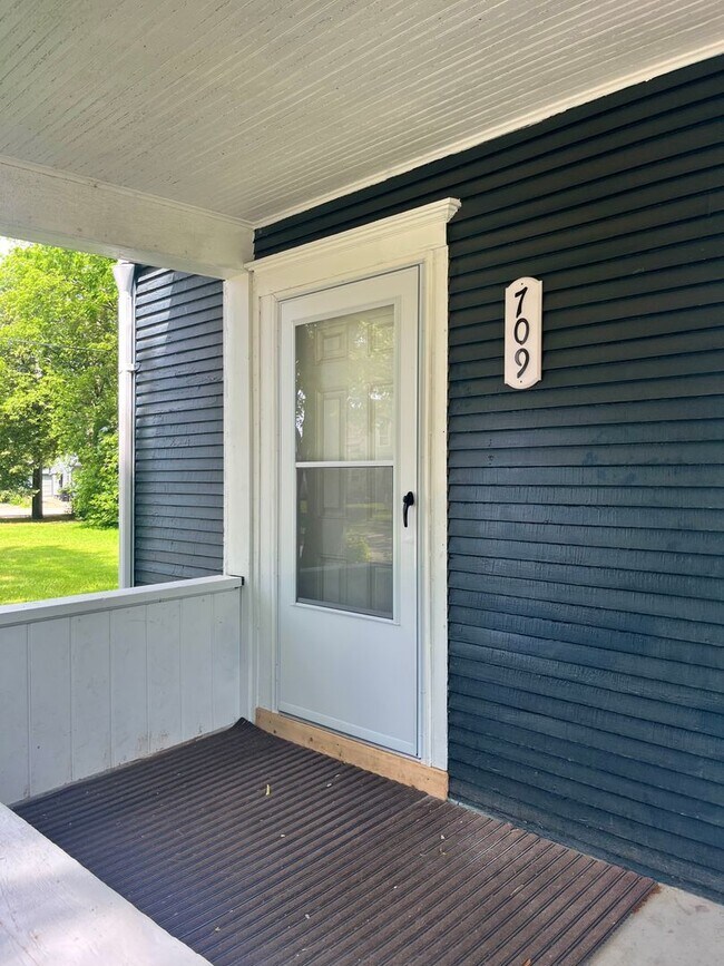 Photo - 709 N Park Ave Apartment Unit Lower