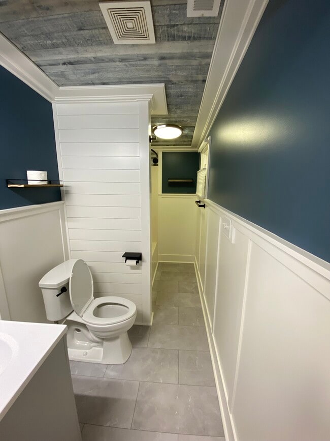 Photo - 1603 Washington St E