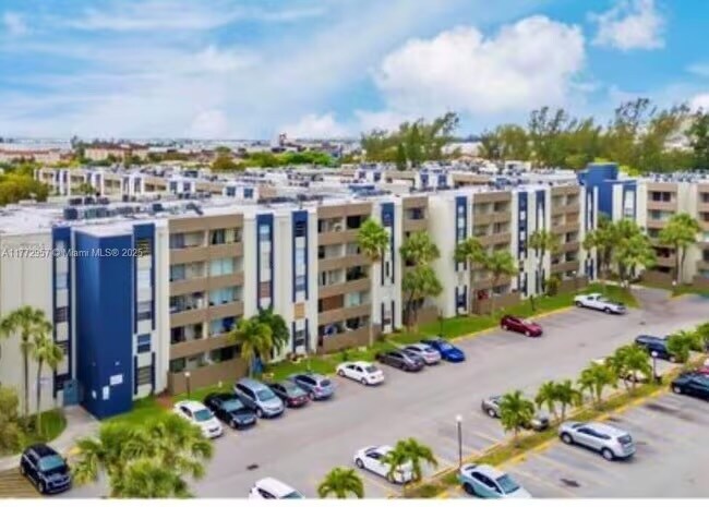 Photo - 10090 NW 80th Ct Unidad 1555 Rental