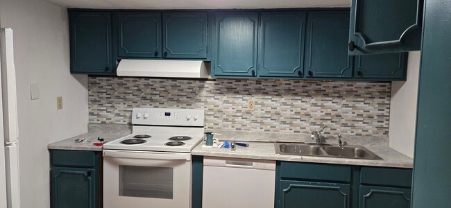 Kitchen - almost done renovations - 70 Rittenhouse Dr