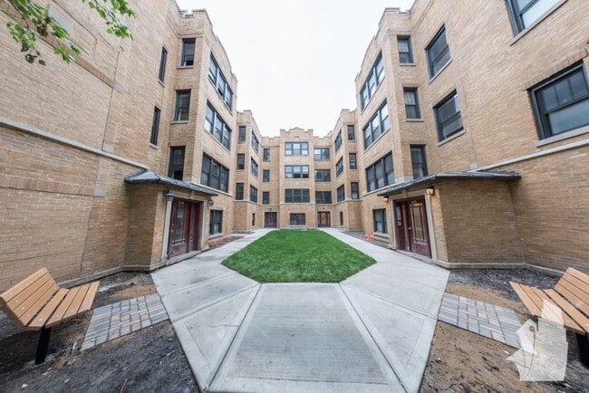 Building Photo - 2620 N Rockwell St Unit 2F