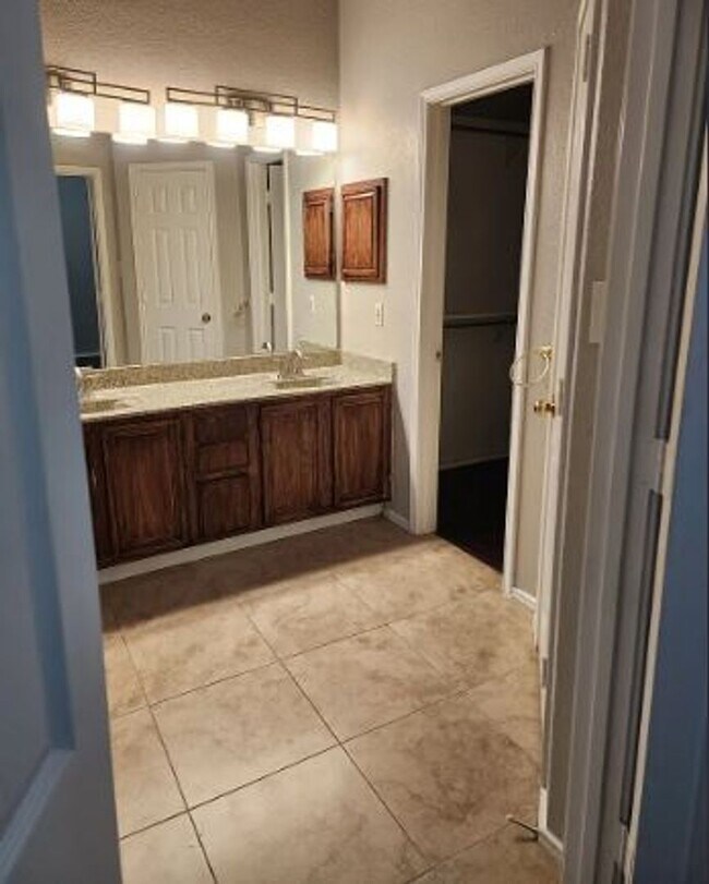 Photo - Beautiful 3 Bed 2.5 Bath Home in Grand Prairie, TX