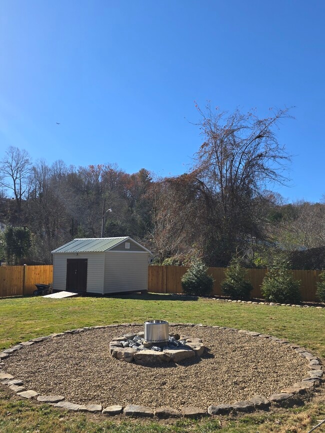 Photo - 2102 Kingsbury Rd