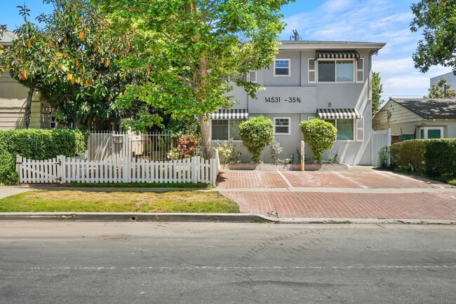 Building Photo - 14531 Dickens St Unit 14533