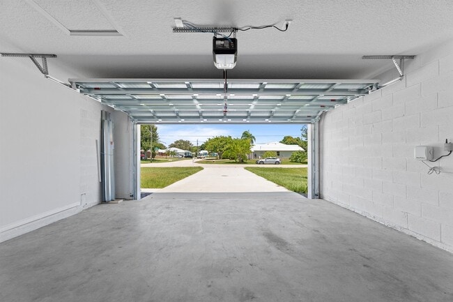 Building Photo - PORT ST LUCIE-SECTION 40 Rental