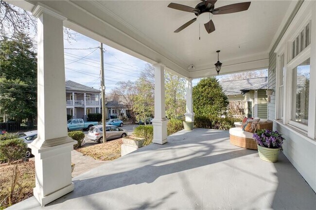 Photo - 85 Waddell St NE