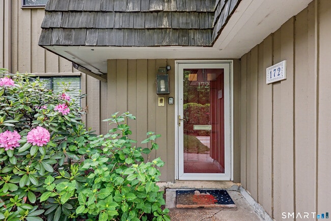 Building Photo - 172 Gillies Ln Unit 172