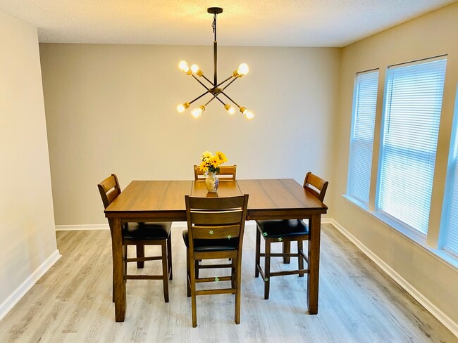 Photo - 5843 Amber Ln