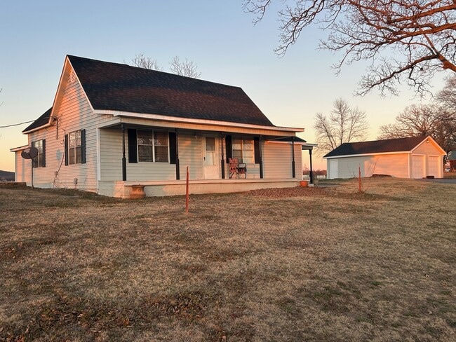 Building Photo - 3003 W Redwood Ave