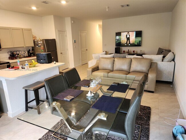 Photo - 880 NW 3rd Way