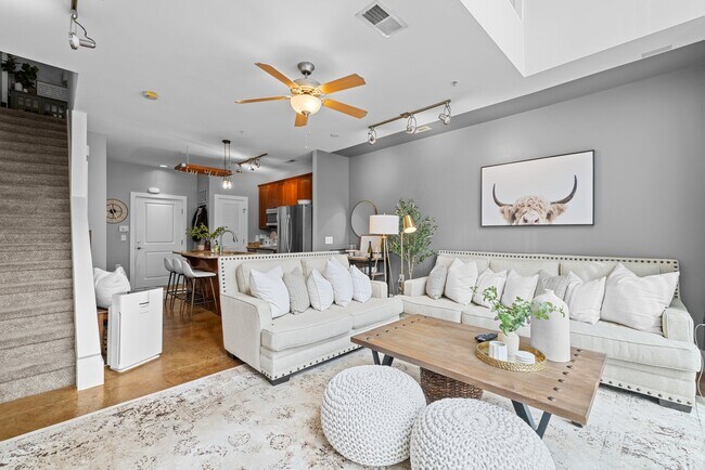 Photo - 444 S Blount St Unidad 102