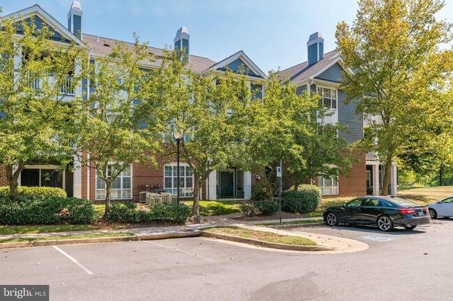 Building Photo - 20311 Beechwood Ter Unit 202