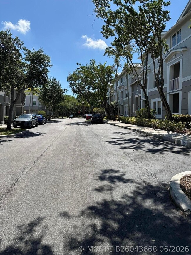 Photo - 1121 Shoma Dr
