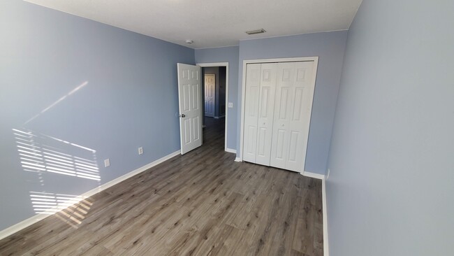 Photo - 8007 Sutton Terrace Ln