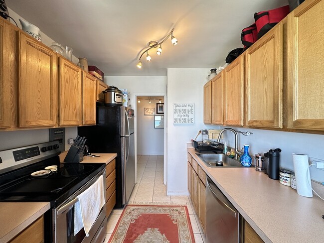 Photo - 546 W Hawthorne Pl Unit J02P