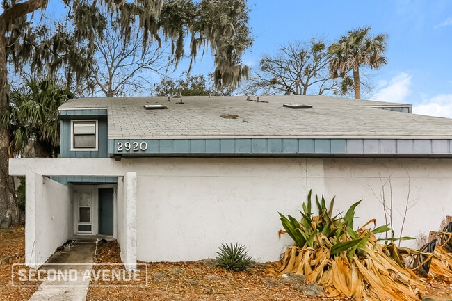 Building Photo - 2920 Bayshore Dr E