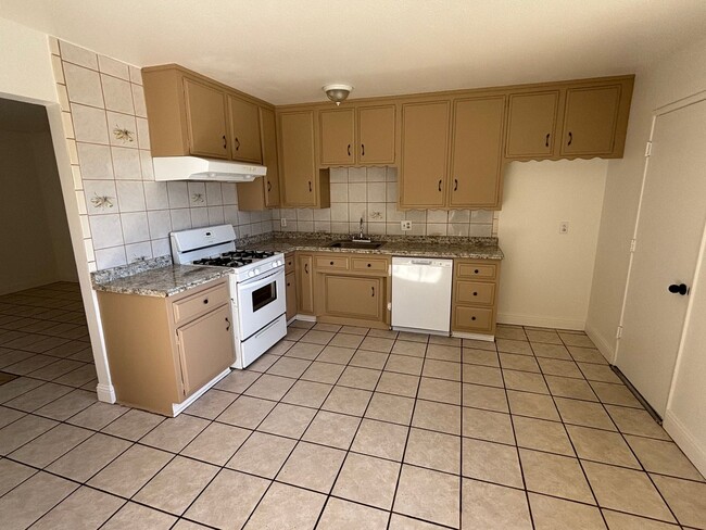 Photo - 1125 W Tunnell St