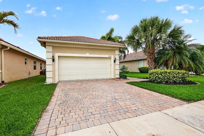 Photo - 6532 SE Broadmoor Ln