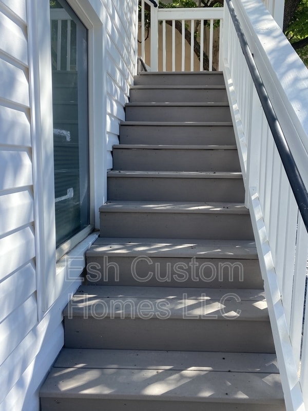 Photo - 27 W Ferdinand St
