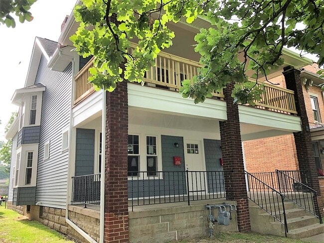 Photo - 1594 N 4th St