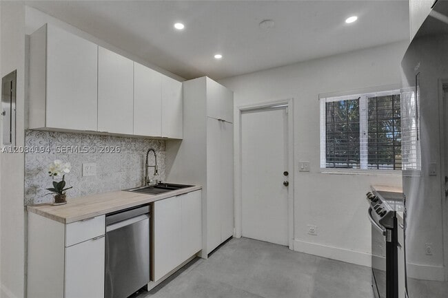 7520 NE 3rd Ave Unit A