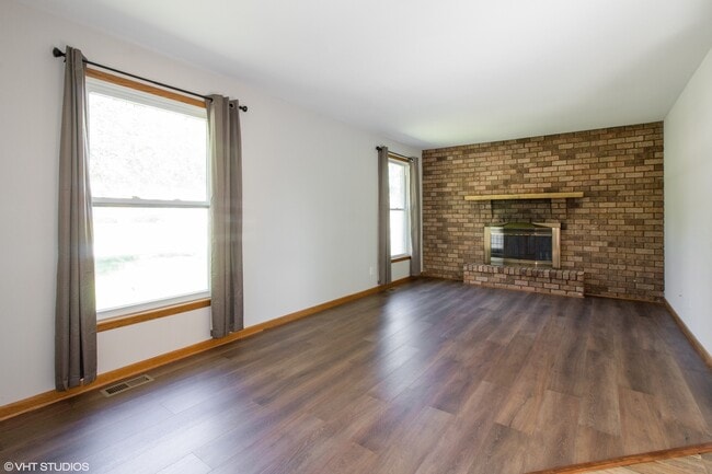 Photo - 230 Maple St