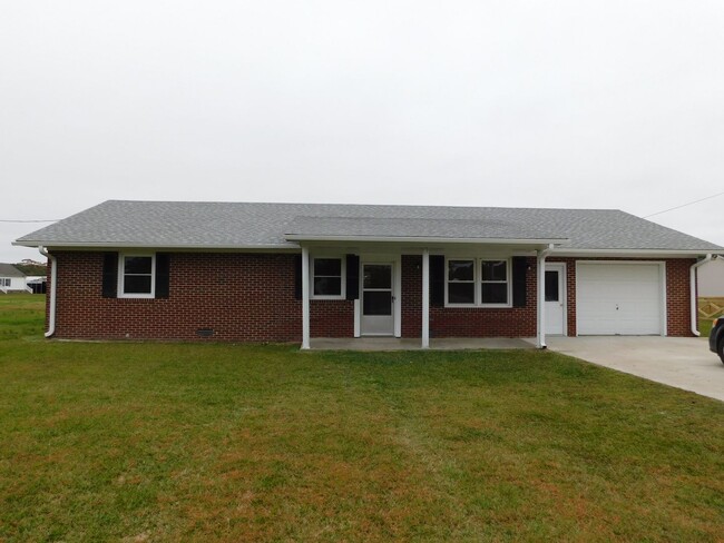 Newly Renovated 3 bedroom, 2 bath home - Newly Renovated 3 bedroom, 2 bath home