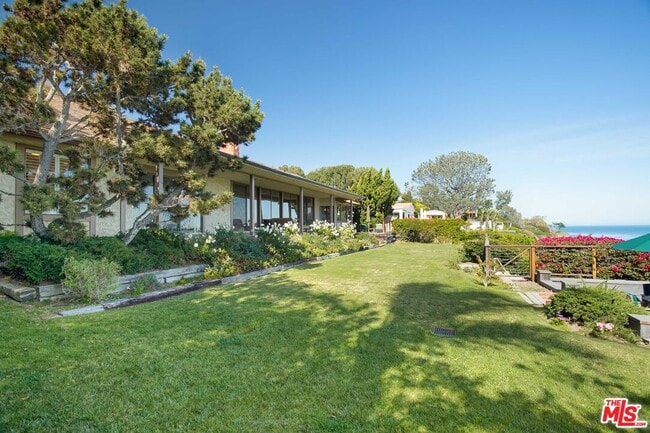 29008 Cliffside Dr