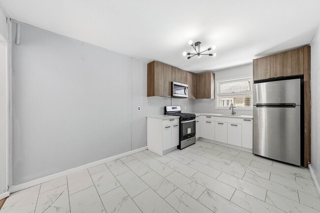 Photo - Huge House With Oversized Bedrooms!