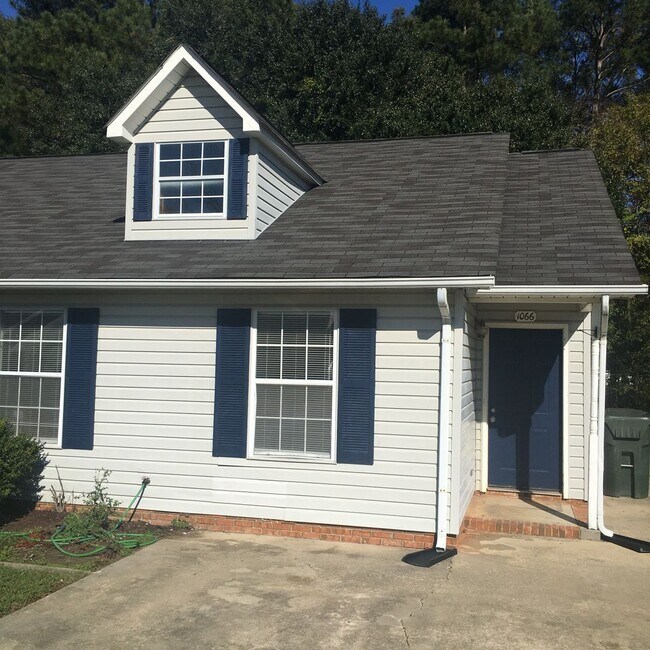 2 bedroom 2 bathroom duplex near Cherry Park! - 2 bedroom 2 bathroom duplex near Cherry Park! House