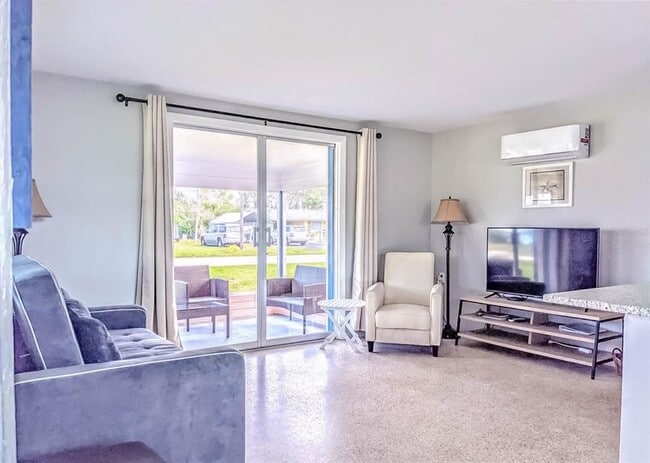 Photo - 191 E Wentworth St