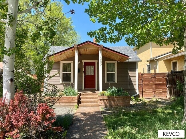 Building Photo - AVAILABLE NOW: Old Town Classic Style Cott... Rental