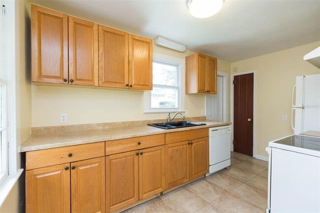 Photo - 1809 E Henry Ave