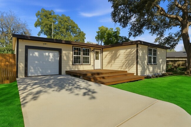 Photo - 2614 28th Ave N