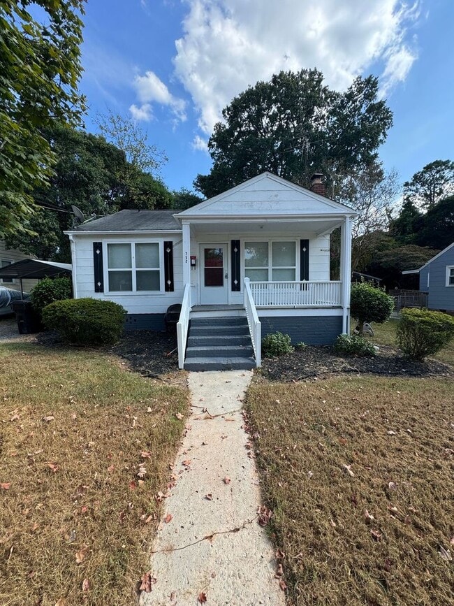 Building Photo - Spacious 2 Bedroom, 1 Bath Rental