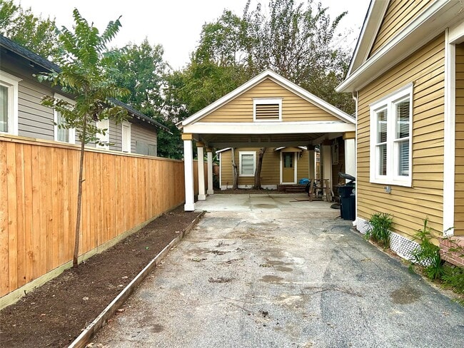 Photo - 209 Walton St