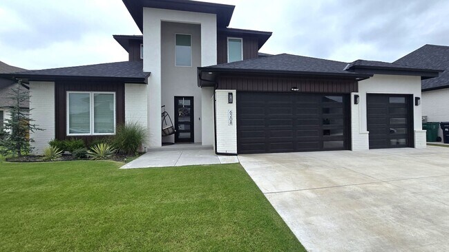Building Photo - Stunning 4 Bedroom in Edmond Rental