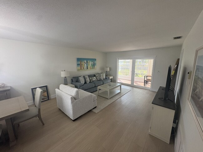 Photo - 607 Fair Winds Dr