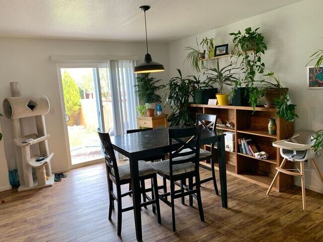 Photo - 3 Bedroom 2.5 Bath Townhouse w/ 2-Car Garage!