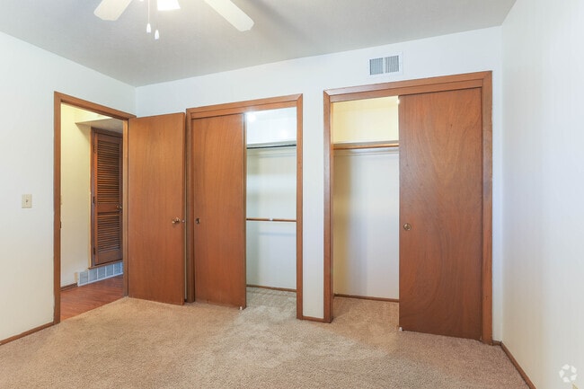 1BR, 2BA - 520SF